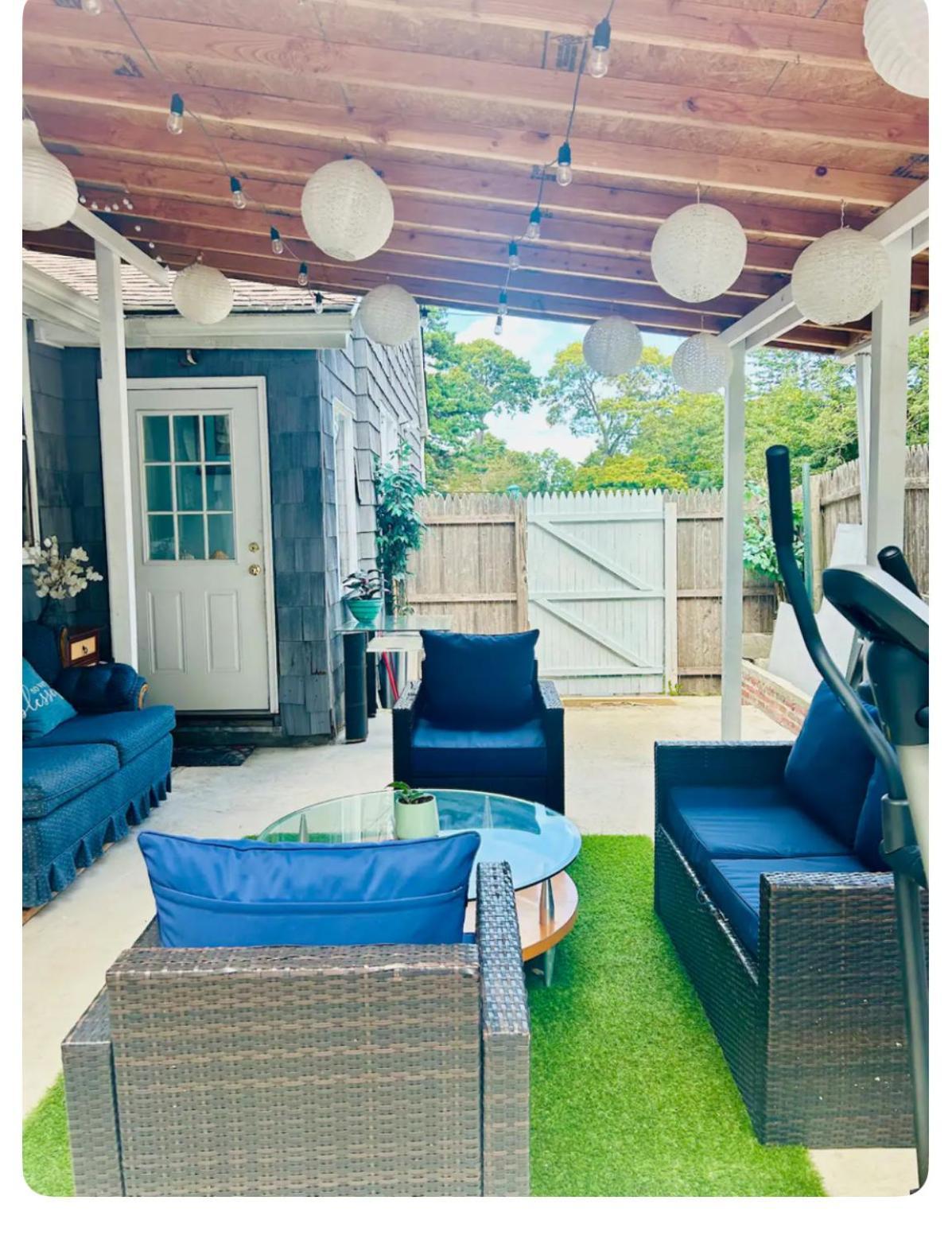 Fancy Studio Private Entrance Selden 외부 사진