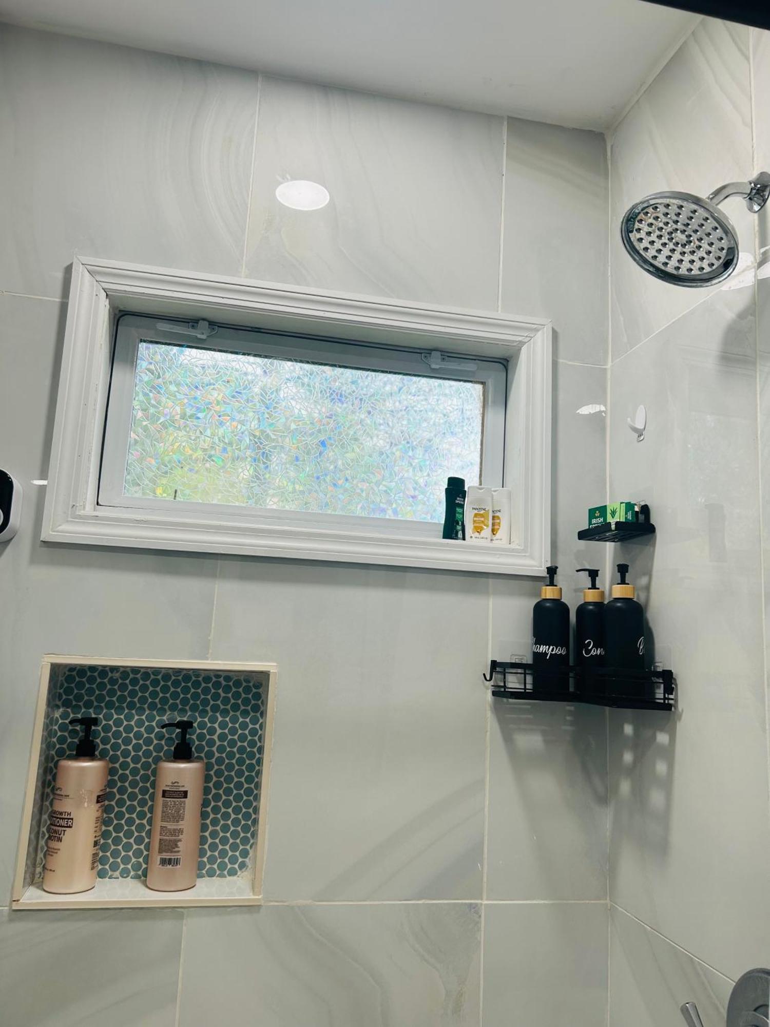 Fancy Studio Private Entrance Selden 외부 사진